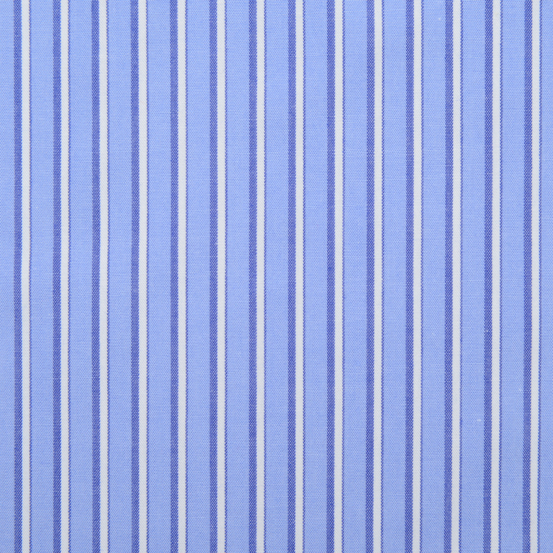 鮮やかなラインが目を引くストライプ柄ハンカチ。 さらっと肌触りの良い生地感です。  千鳥縫製。サイズ46×46cm、綿100％、日本製。